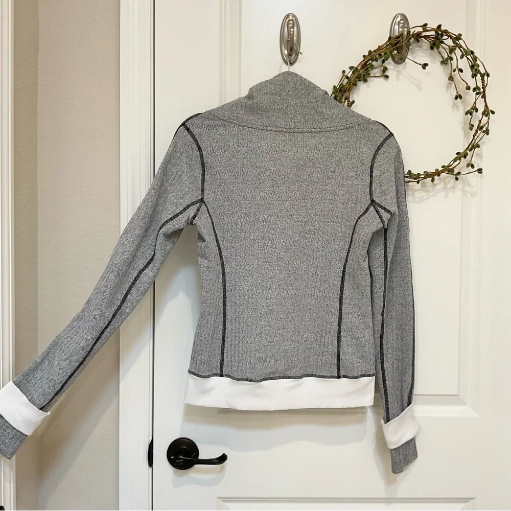 lululemon Be Present Jacket Heathered Herringbone Size 8, EUC